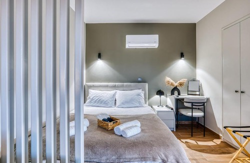 Chios Town Apartment | Modern City Studio with Balcony Columbus Apartment