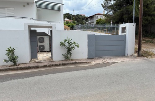 Saronikos House | Modern maisonette with about 2 km from Beach bar restorant at Galazia Akti beach