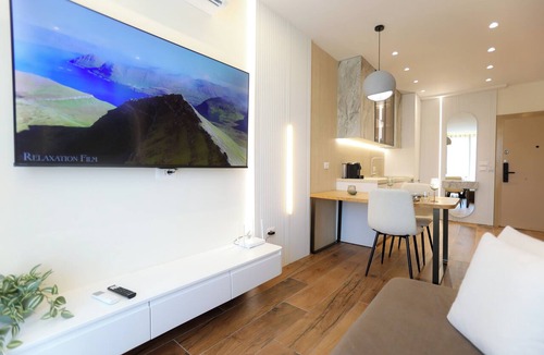 Orikum Apartment | Modern Pool Side Studio Palm, Vlore, Albania
