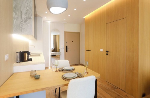 Orikum Apartment | Modern Pool Side Studio Palm, Vlore, Albania