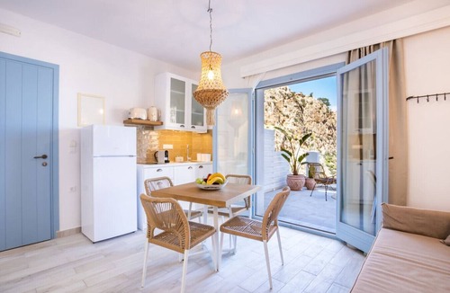 Aperio Apartment | Modern Sea-View Suite with Private Balcony – Yploui Suites Karpathos