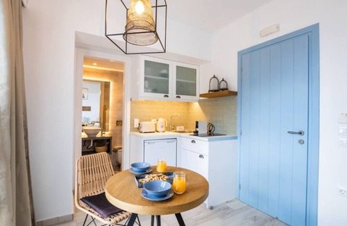 Aperio Apartment | Modern Sea-View Suite with Private Balcony – Yploui Suites Karpathos