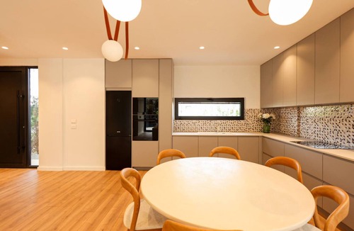 Ishem Apartment | Modern Villa, Private Pool in the Pines