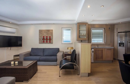 Rhodes Apartment | Molos Seaside Apartment in Rhodes Town