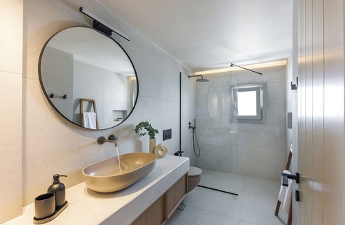 Firostefani House | Morfes Luxury Suites by Caldera Houses