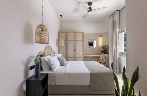 Firostefani House | Morfes Luxury Suites by Caldera Houses