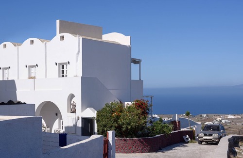 Oia Apartment | Muses Cycladic Suites - Two-Bedroom Suite with Partial Sea view&Seasonal Hot Tub