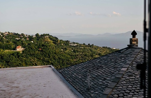 Makrynitsa Apartment | "Naida Superior Double" Room with Mountain View, Balcony, and Fireplace