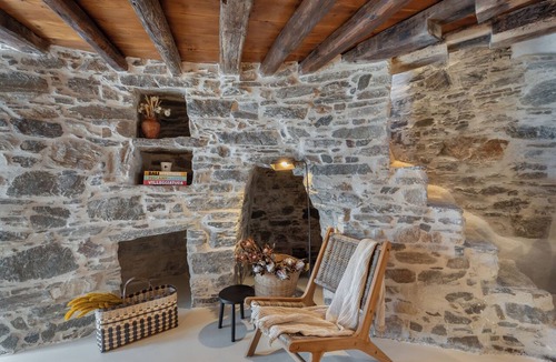 Naousa House | Near Naousa| 1BR Jacuzzi |ōrigín Cycladic Windmill