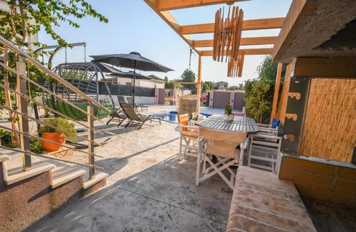 Kalpaki House | Nektarios & Eftychia Suites - Two Independent Apartments with Shared Pool & BBQ