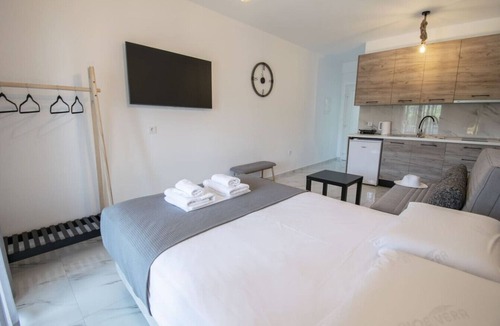 Nikita Bed & Breakfast | Nikiti Central Suites by Travel Pro Services