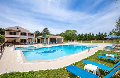 Sidari Hotel | Nikos Pool House & Apartments