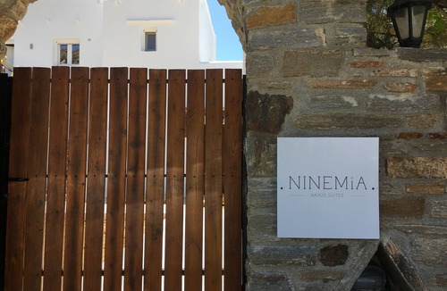 Glinado Apartment | NINEMiA NAXOS WITH JACCUZI AND POOL
