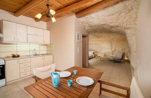 Matala Apartment | Nostos Cave Seaview Apartment