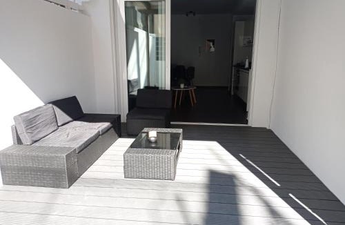 Patras Apartment | NY Central 2