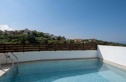 Paralia Kourna House | O-Cyanea Villa: Luxurious 4-Bedroom Retreat with Heated Pool in Kournas