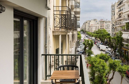 Thessaloniki City Centre Apartment | Oak tree: Modern two Bedroom apartment