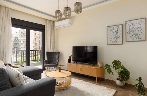 Thessaloniki City Centre Apartment | Oak tree: Modern two Bedroom apartment