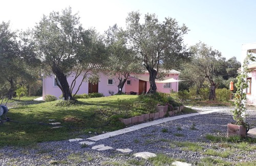 Giannades House | Oase in Olve grove 11000 sq on Corfu trail, Privatpool, near to sea