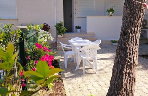 Golem Villa | Oasis Apartment
