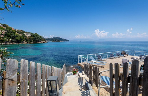 Perama Hotel | Oasis Hotel