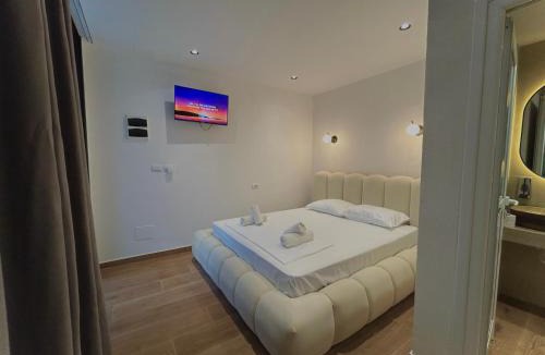 Ksamil Villa | Olive garden private Suite
