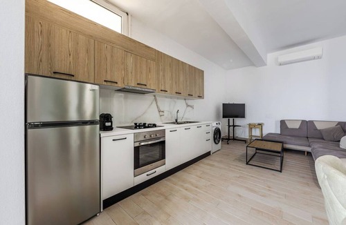 Vlore Apartment | Olive Horizon Suite | Sea View & Parking by PikHost