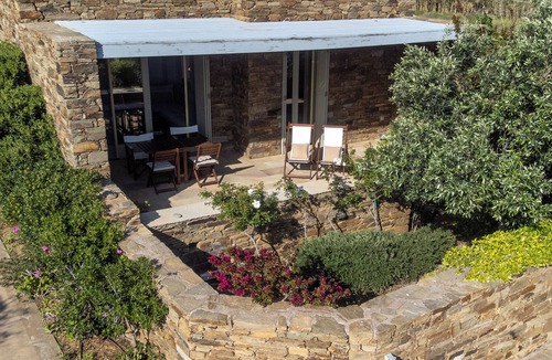 Exomvourgo House | Ondalina sea Front house by TinosStay