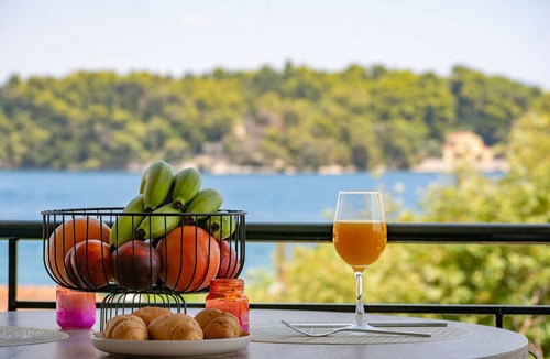 Nidri Apartment | One-Bedroom Premium Apartment with Ocean View