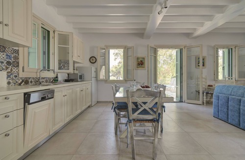 Plomari Villa | Ouzo Traditional House with Private Pool and Parking