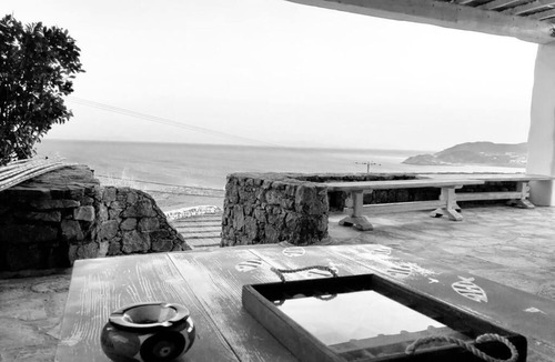 Kalafatis Villa | Overlooking the Cyclades Islands