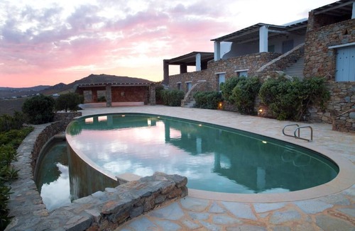 Kalafatis Villa | Overlooking the Cyclades Islands