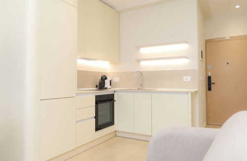 Orikum Apartment | Palm Coastal White Studio, Vlore, Albania