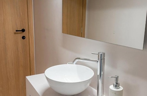 Kini Apartment | Palos Luxury Suites