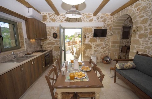 Ravdoucha House | Pamelas House with Jacuzzi