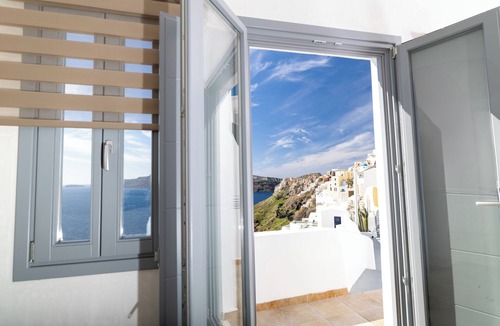 Oia Cottage | Panoramic Cave Suite with outdoor Hot Tub and Caldera View