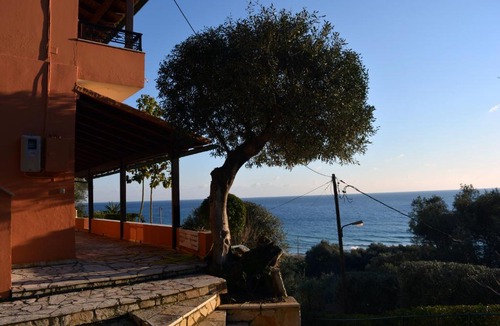 Sinarades Apartment | Papadatos Apts With Amazing View - 5mins from the beach