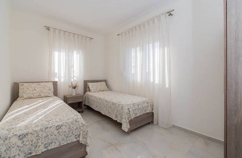 Paradhisos Apartment | Paradise House