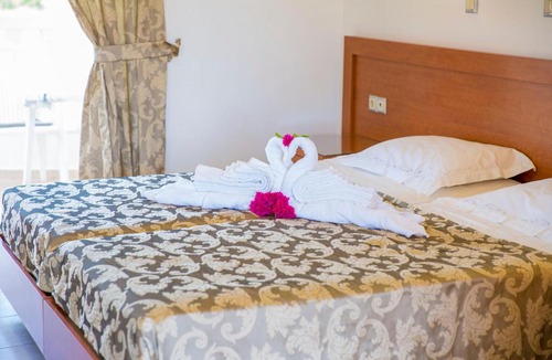 Haraki Apartment | Paul's Garden Studios