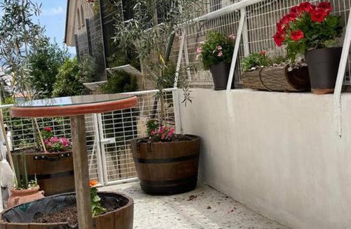 Palaio Psychiko Apartment | Peaceful flat with lovely garden