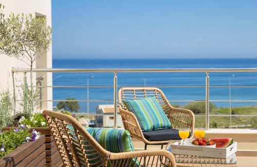 Sfakaki Apartment | Peach- Sea View Exclusive Maisonette