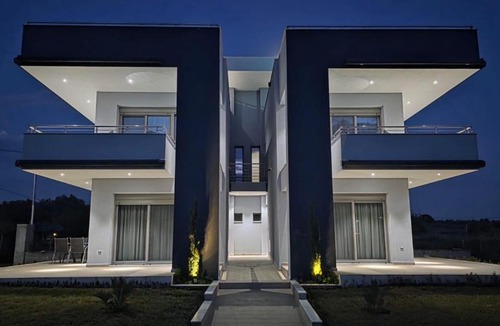 Paralia Dionysiou Villa | Pearl Luxury Suites