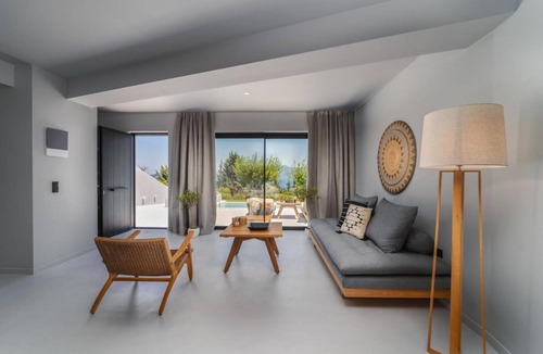 Nikiana Villa | Pegasus Suite - Cavalier suites