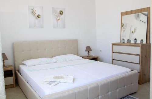 Pogradec Apartment | Penthouse 1-Bedroom Open Layout