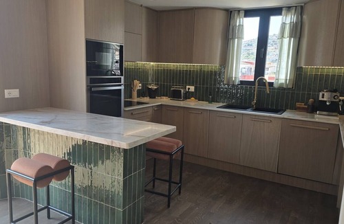 Kodrra Apartment | Penthouse · 100 m² terrace · Jacuzzi