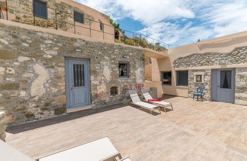 Sitia House | Pera Chorio - Daphne - Artist stone house with countryside views