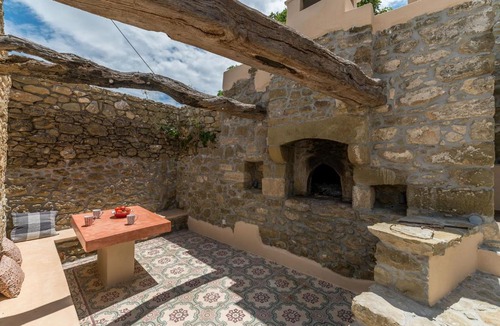Sitia House | Pera Chorio - Daphne - Artist stone house with countryside views