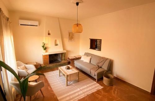 Anavyssos House | Peri House 3-Min to Beach & Mountain Views