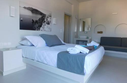 Perissa Apartment | Perissa BeachFront Rooms