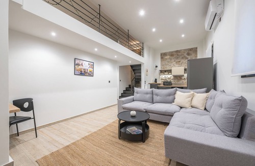 Petralona Apartment | PetraLab By Greece Apartment